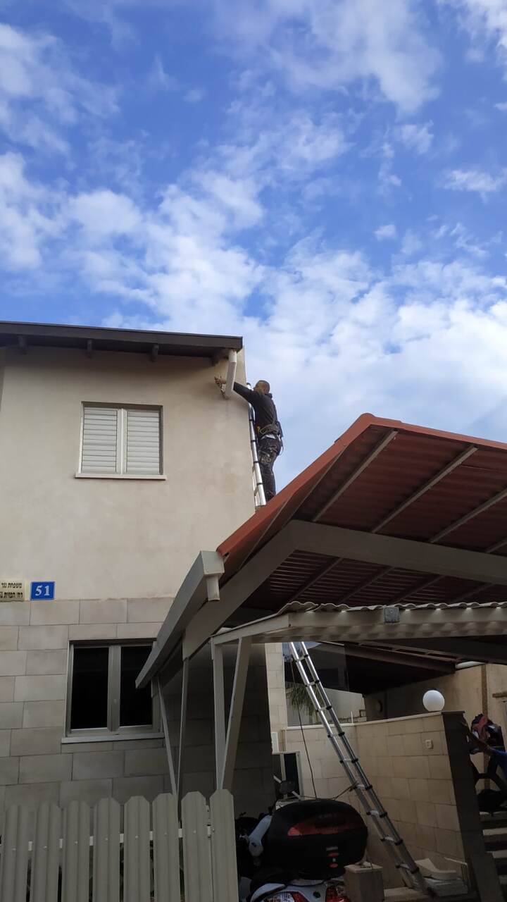 עבודות איטום מרפסת גג עם ציפוי מגן ועמיד למים