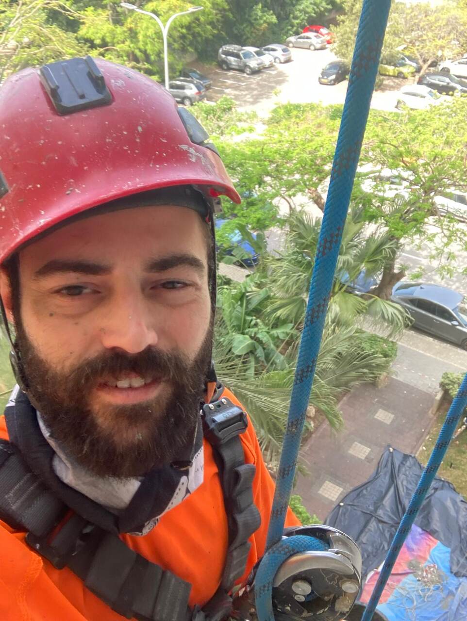 עבודות גמר בחזית בניין לאחר טיפול במבנה מסוכן