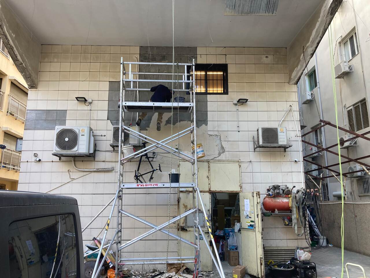 תיקון וחידוש חזית מבנה לאחר עבודות איטום